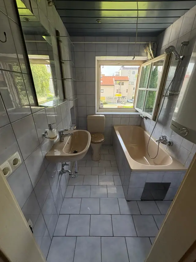 Gründlich gereinigtes Badezimmer nach der Grundreinigung