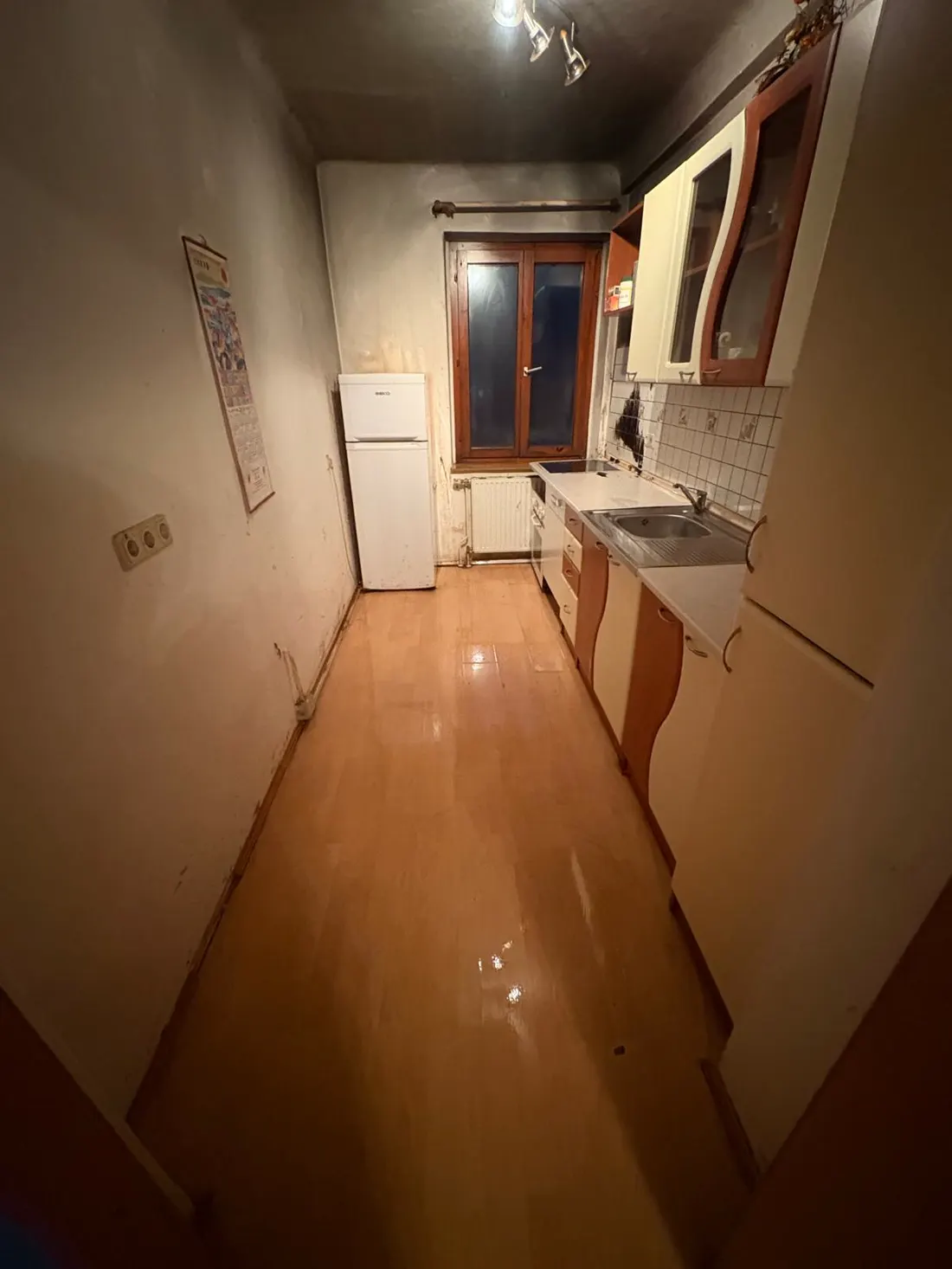 Leergeräumte Küche nach einer Entrümpelung
